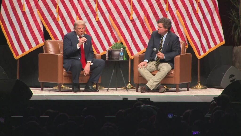 Tucker Carlson reconoció que «vivirá atormentado» por promover el retorno de Trump a la presidencia 2 Trump. Carlson