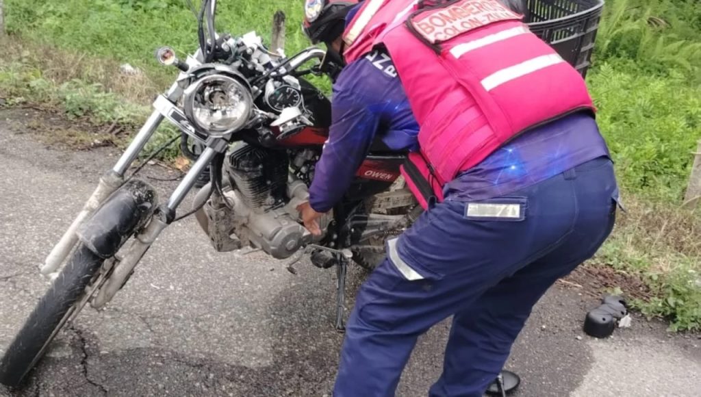 Bomberos de Colón, atendieron colisión entre motocicleta y mula en la carretera Caracolí El Vigía 2 WhatsApp Image 2026 03 31 at 12.36.14 PM 1 1024x580 1