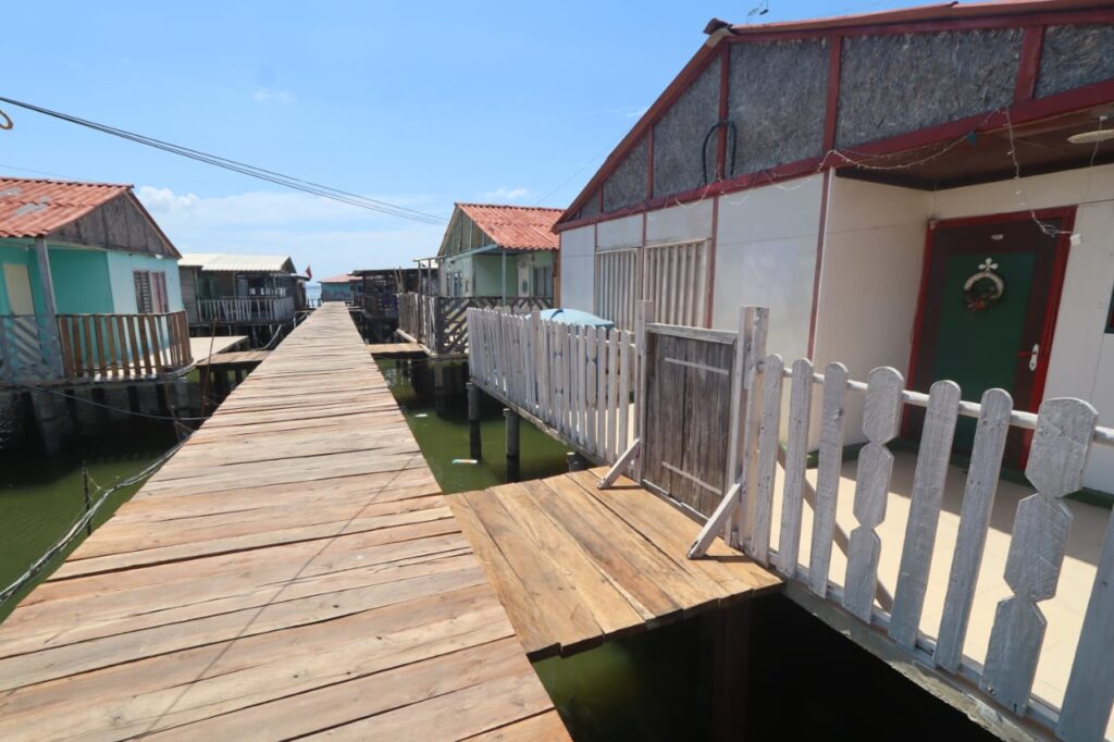 Más de 300 metros de caminerías de los palafitos de Santa Rosa de agua rehabilitó la Alcaldía de Maracaibo 5 WhatsApp Image 2026 04 20 at 11.44.50 AM