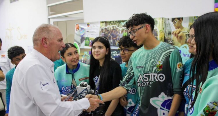 Alcalde Di Martino: «La juventud creativa en la robótica es la vanguardia de la patria» 1 Robótica