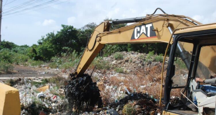 Alcaldía de Maracaibo trabaja en el despeje de la Cañada Los Caribes-Cajón La Vega 1 cañada