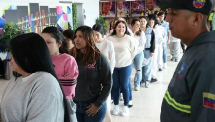 Venezolanos regresan al país