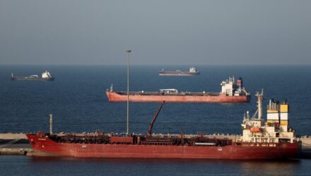 Irán defendió soberanía sobre Ormuz y reanudó exportaciones de crudo 3 Estrecho Irán