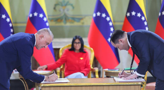 PDVSA y petrolera italiana Eni firmaron acuerdos para producir crudo y gas natural 2 firma de convenio Pdvsa ENI