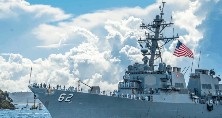Estados Unidos comenzó el bloqueo marítimo contra Irán 1 Estados Unidos. Ormuz