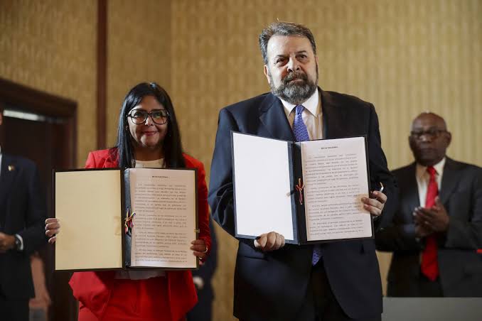 Presidenta (e) Rodríguez propuso a diputado Timoteo Zambrano como nuevo embajador ante España 2 images 22