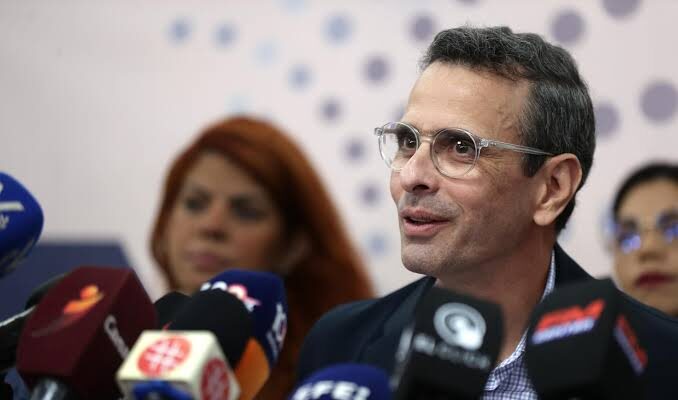 Capriles: Ajustar el sueldo mínimo y la pensión en 150 dólares 1 Capriles