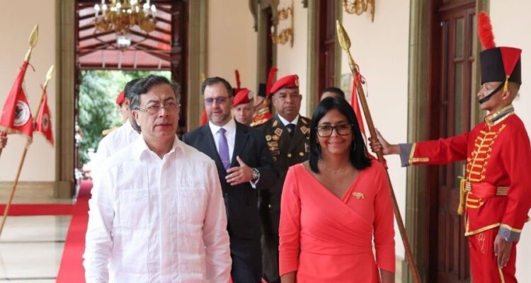 Presidenta encargada Delcy Rodríguez recibió a Gustavo Petro en Miraflores 1 Rodríguez