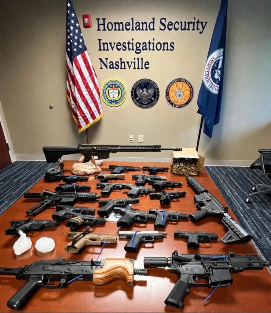 Estados Unidos presentó cargos criminales contra más de 25 personas vinculadas al Tren de Aragua 3 Armas del Tren de Aragua