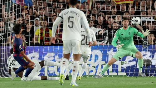 Barcelona conquistó su segunda Liga consecutiva con triunfo de 2 goles por 0 sobre el Real Madrid 2 Clasico