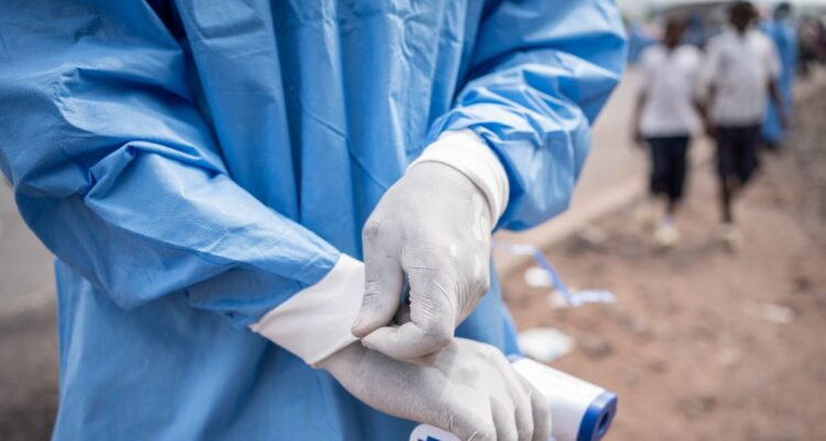 Canadá impuso cuarentenas y suspende visados por el brote de ébola en África central 1 Ebola
