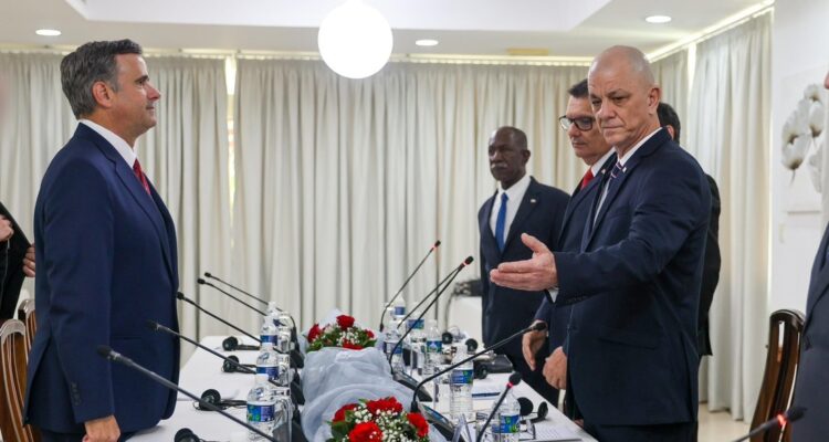 Director de la CIA se reunió con funcionaros cubanos en la isla 1 CIA