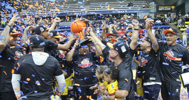 Gaiteros del Zulia conquistó la Copa SPB tras imponerse a Cocodrilos de Caracas 1 Gaiteros
