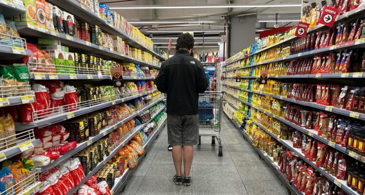 La inflación de Argentina baja por primera vez en 11 meses 1 Argentina