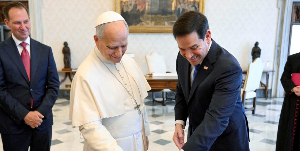 Marco Rubio y papa León XIV dialogaron sobre los esfuerzos para lograr la paz en Medio Oriente 2 Papa y Rubio
