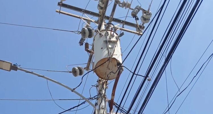 Residentes del sector 18 de octubre denunciaron que tienen 8 días sin electricidad 1 Transformador