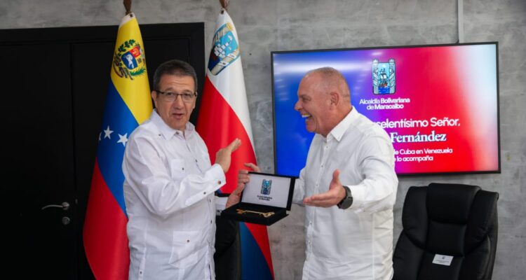 Alcalde Di Martino entregó llaves de Maracaibo al Embajador de Cuba en Venezuela 1 Di Martino