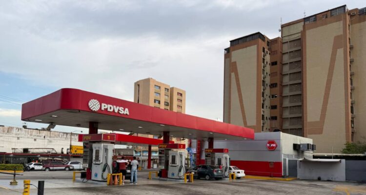 12 bombas de gasolina trabajarán 24 horas por «demanda inusual» en el Zulia 1 gasolina