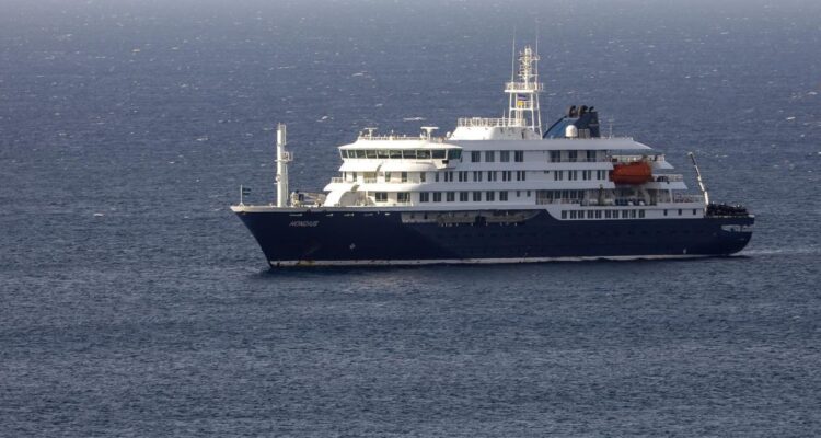 Pasajeros del crucero afectado por hantavirus serán evacuados en Tenerife 1 Crucero