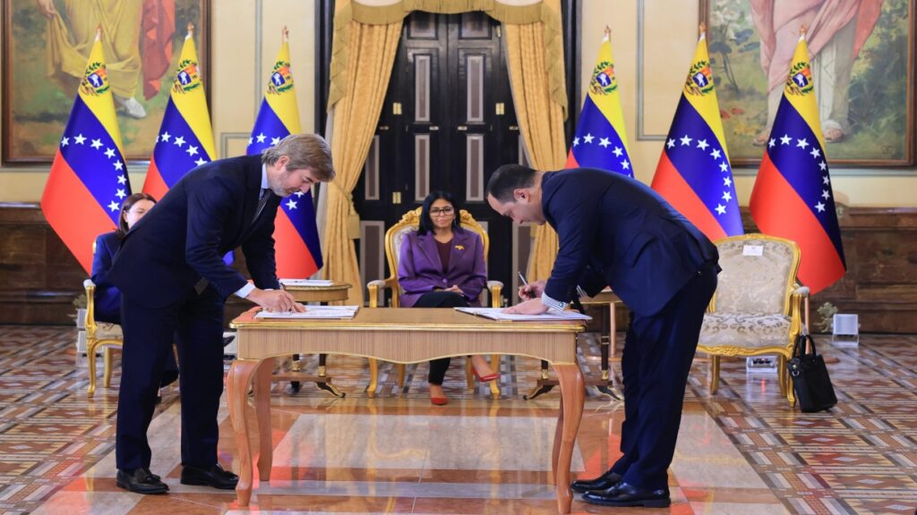 PDVSA y REPSOL firmaron Memorando de Entendimiento 2 09zc5227p scaledjpg 201079