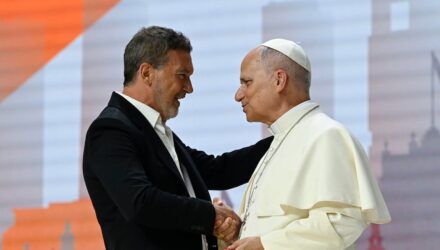 Antonio Banderas pronunció un discurso muy emotivo y memorable ante el Papa 2 Banderas