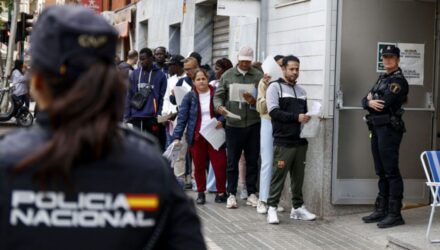 Venezolanos perderán las residencias temporales por razones humanitarias en España 3 España