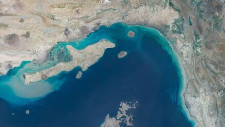 Irán no se arredra y vuelve a cerrar el estrecho de Ormuz por violación de EE. UU. del alto al fuego 4 Estrecho O
