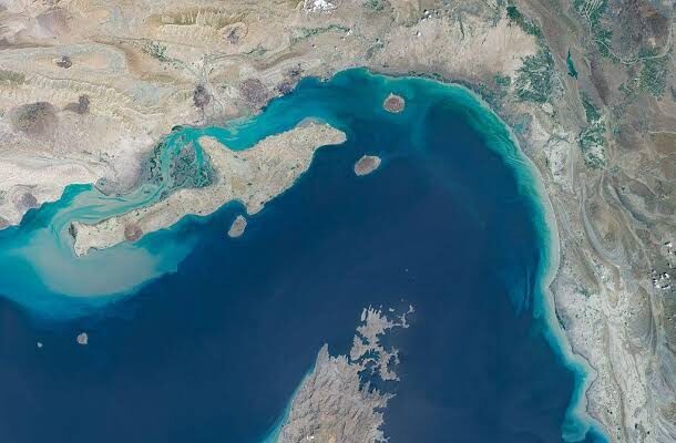 Irán no se arredra y vuelve a cerrar el estrecho de Ormuz por violación de EE. UU. del alto al fuego 1 Estrecho O