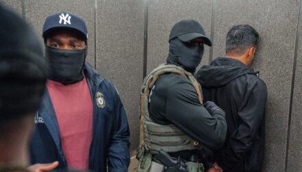 Departamento de Justicia de USA demanda al estado de Virginia por prohibir que los agentes de ICE usen máscaras 3 Mascara
