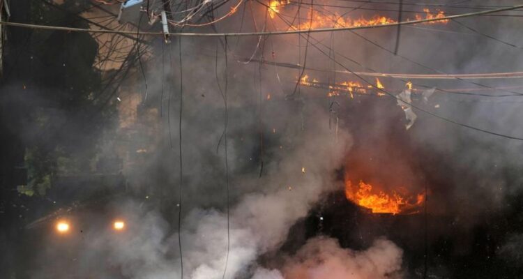 Al menos 21 muertos y 11 heridos en un incendio en un hotel del sur de la India 1 Incendio