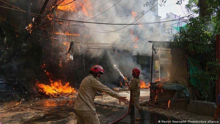 Al menos 21 muertos y 11 heridos en un incendio en un hotel del sur de la India 2 India