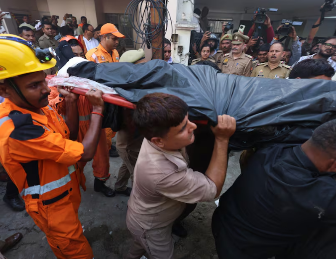Al menos 14 menores muertos en el incendio de un centro educativo en el norte de la India 3 Muertos