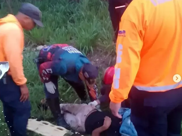 ¡Motorizados tenían que ser! Dos jóvenes perdieron la vida al chocar su moto con un bus vía La Cañada 4 Otro accidente
