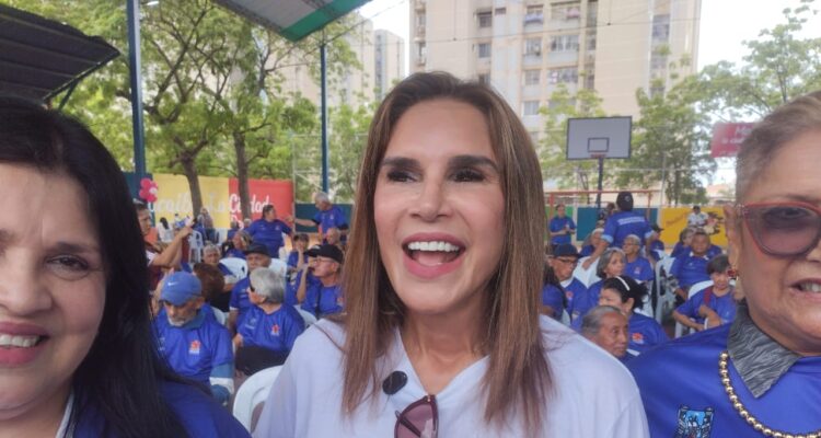 200 adultos y adultas mayores de la parroquia Raúl Leoni disfrutaron de un homenaje de la Alcaldía de Maracaibo 1 Adultos