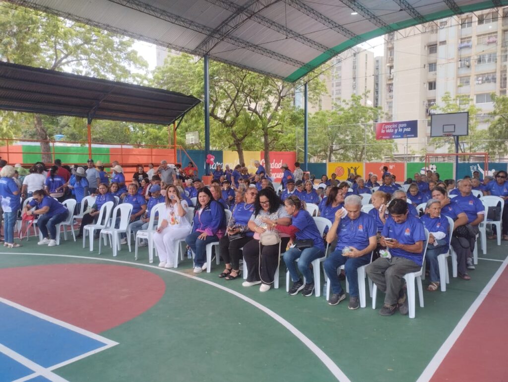 200 adultos y adultas mayores de la parroquia Raúl Leoni disfrutaron de un homenaje de la Alcaldía de Maracaibo 5 PHOTO 2026 05 30 18 02 16