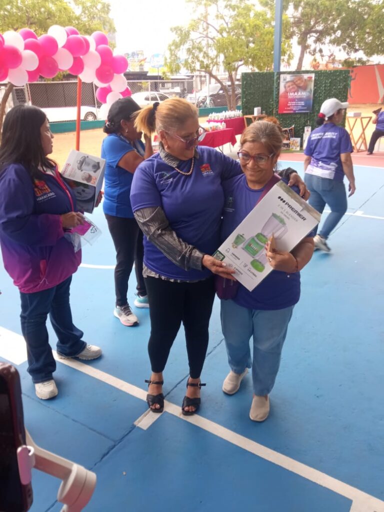 200 adultos y adultas mayores de la parroquia Raúl Leoni disfrutaron de un homenaje de la Alcaldía de Maracaibo 6 PHOTO 2026 05 30 18 04 47