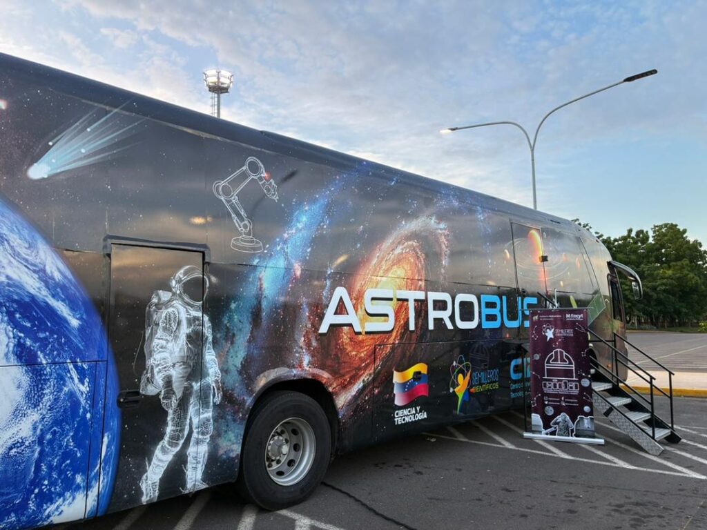La «Ruta del Astrobús» despliega la magia de la astronomía en Maracaibo 2 PHOTO 2026 06 10 09 43 47