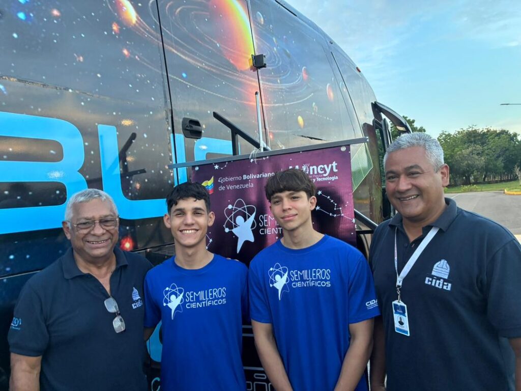 La «Ruta del Astrobús» despliega la magia de la astronomía en Maracaibo 5 PHOTO 2026 06 10 09 43 47 2