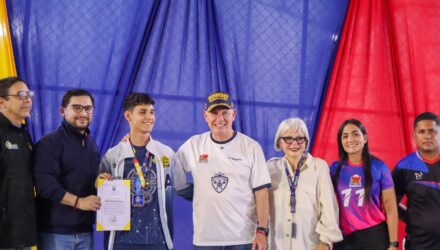 Padres y jóvenes talentos en robótica y fútbol protagonizan triunfos de alto nivel 2 Padres