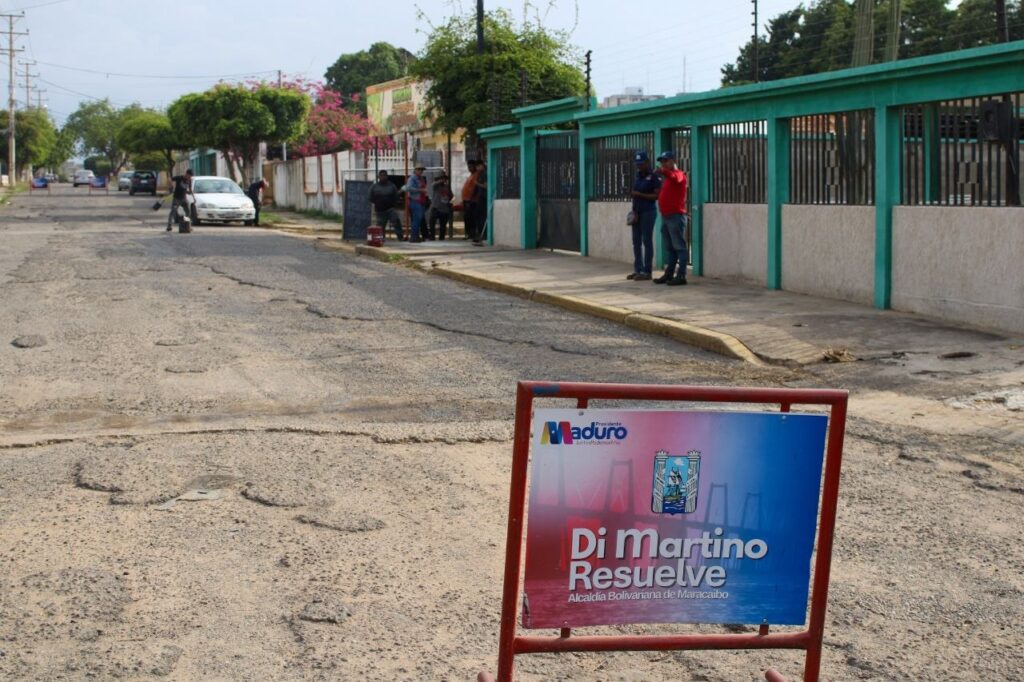 Ayuntamiento marabino inició asfaltado en Urbanización Sucre 3 PHOTO 2026 06 15 22 00 45 2