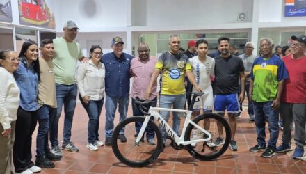 Alcalde Di Martino entregó bicicleta de alta gama al Embajador Deportivo Luis Miguel Hernández 2 Di Martino