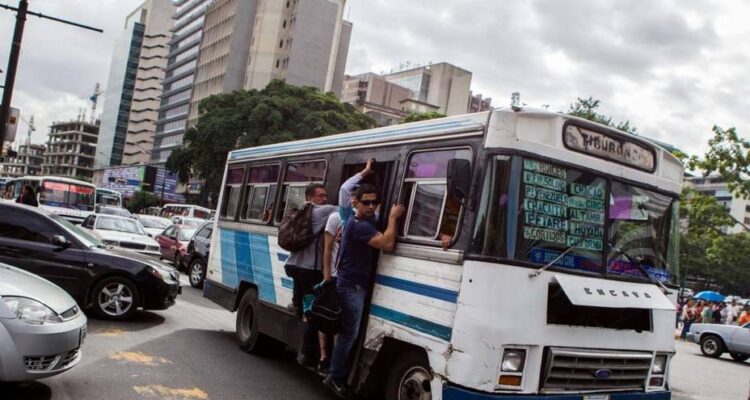 Posponen otro aumento del pasaje urbano hasta el uno de agosto 1 Pasaje