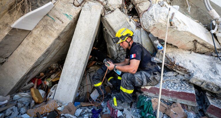 2.314 rescatistas de 24 países están operando en el país hasta el momento 1 Rescatista