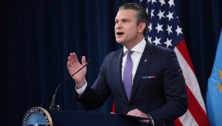 Secretario de Guerra tras el nuevo bombardeo: EE. UU. Seguirá involucrado militarmente en Venezuela 2 Secretario