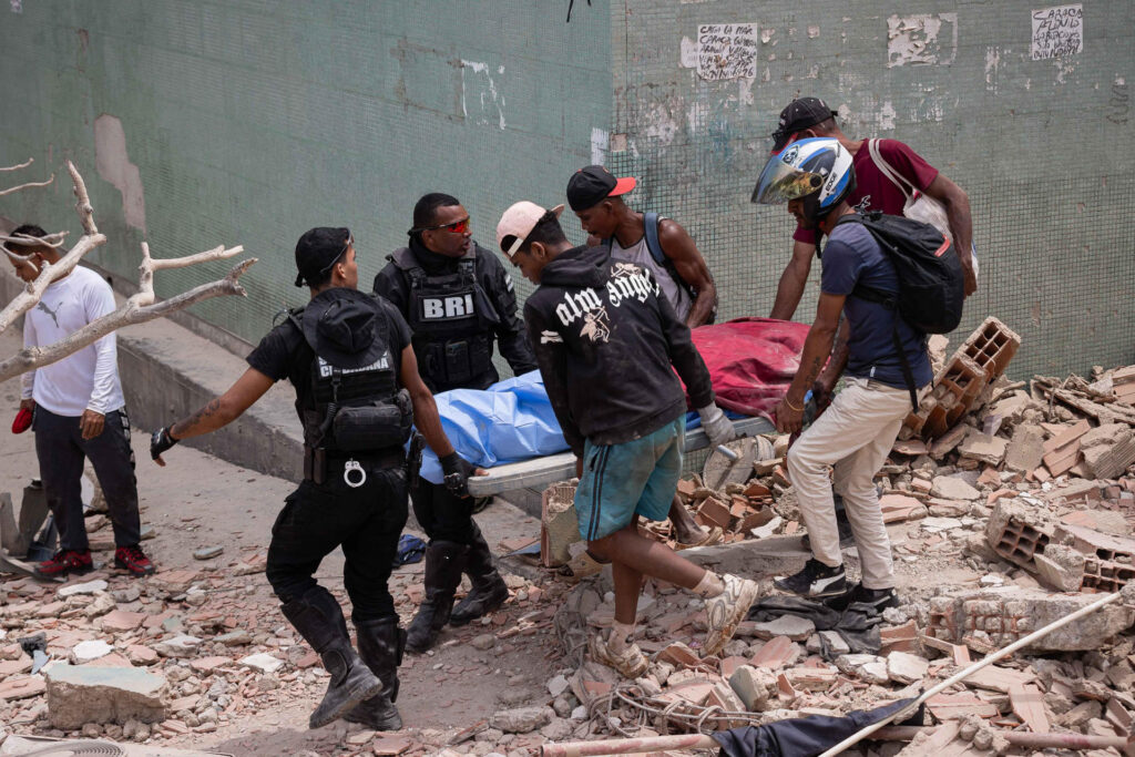 Más de 100 venezolanos deportados estaban en un hotel en La Guaira durante los sismos 4 Terremoto