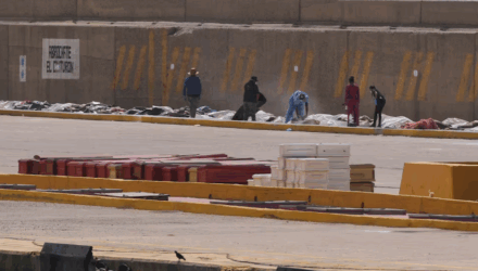Impactantes imágenes muestran traslado de cientos de ataúdes en La Guaira 7 Ataúdes