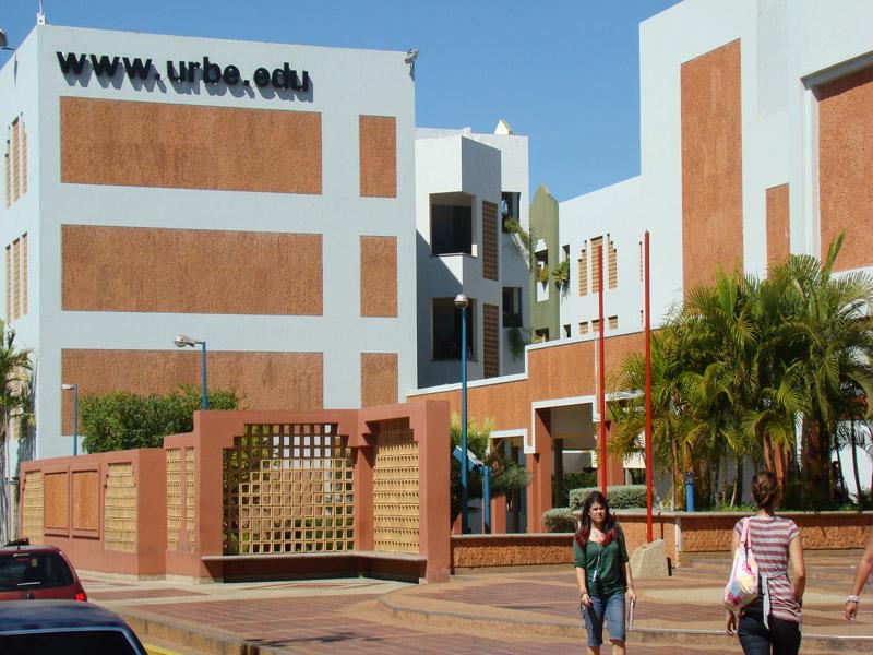 Alcaldía de Maracaibo inició trabajos para renovar paso peatonal en Galerías 2 WhatsApp Image 2026 06 22 at 11.20.08 AM 1