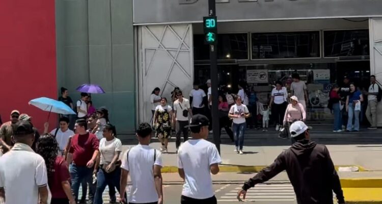 Alcaldía de Maracaibo inició trabajos para renovar paso peatonal en Galerías 1 Peatonal
