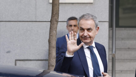 Zapatero negó ejercer influencias para favorecer la aerolínea Plus Ultra 2 Zapatero
