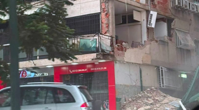 Venezuela fue sacudida por dos fuertes terremotos: uno de 7,2 y otro de 7,5 3 colapsodecasas